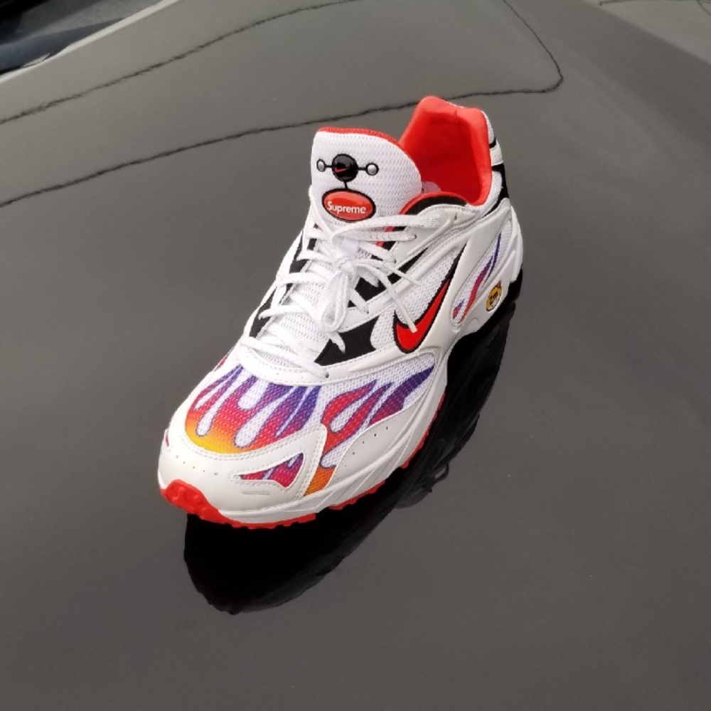 Supreme X Nike super zoom